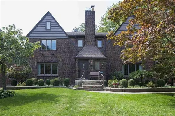 845 Bedford, Grosse Pointe Park, MI 48230