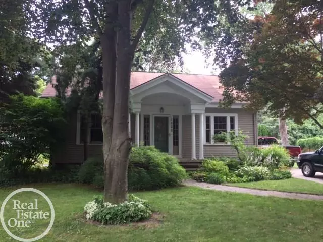1625 Maplewood, Sylvan Lake, MI 48320