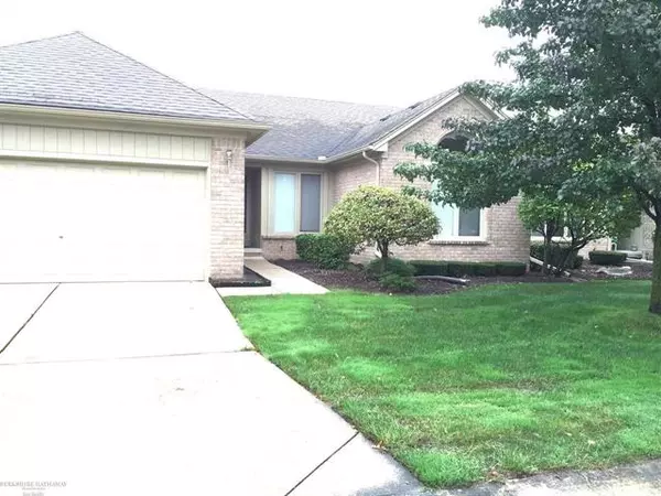 41210 Fox Run, Clinton Township, MI 48038