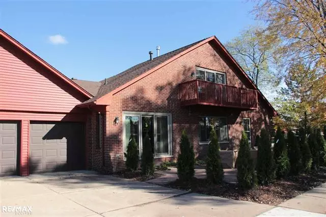 42168 Lochmoor, Clinton Township, MI 48038