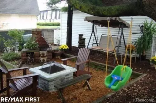 Center Line, MI 48015,8211 Coolidge