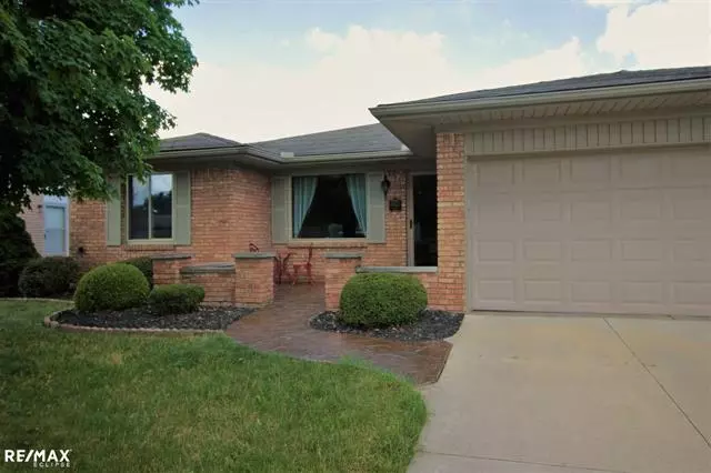 39837 Crystal Dr, Sterling Heights, MI 48310