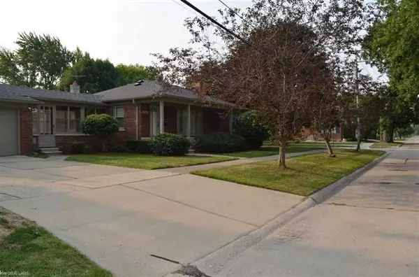 Grosse Pointe Woods, MI 48236,1656 Aline