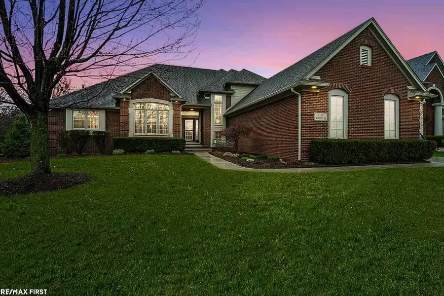 55297 WHITNEY DR, Shelby Twp, MI 48315
