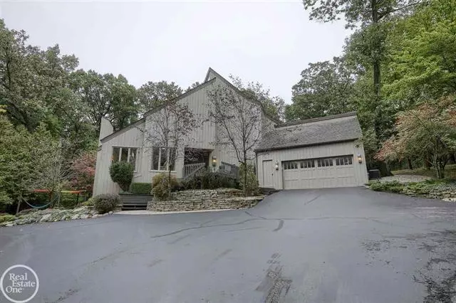 879 Hidden Oak Hill Lane, Rochester Hills, MI 48306