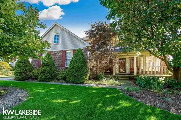 1908 Devonshire Dr, Wixom, MI 48393