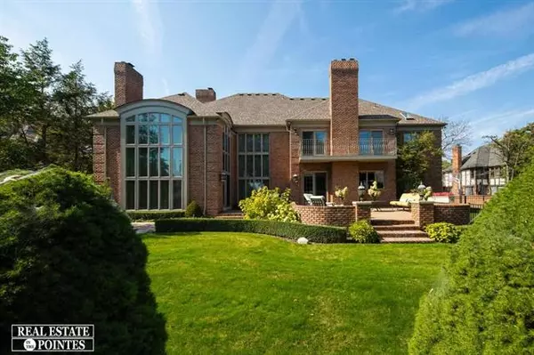 Grosse Pointe Farms, MI 48236,4 HIGBIE COURT