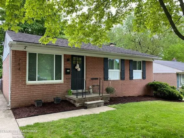 754 Miller Ave, Rochester, MI 48307