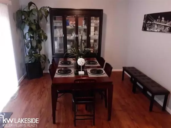 Roseville, MI 48066,25740 CAMBRIDGE