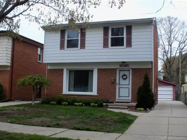 2045 Roslyn, Grosse Pointe Woods, MI 48236