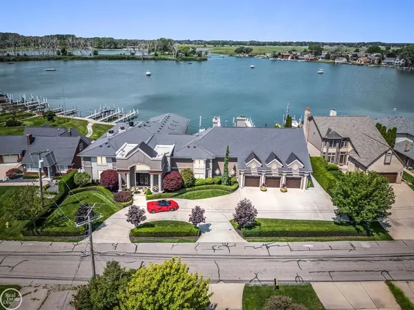 Harrison Twp, MI 48045,38371 Huron Pointe Drive