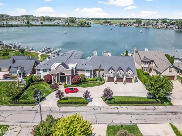 Harrison Twp, MI 48045,38371 Huron Pointe Drive