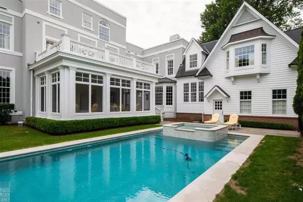 Grosse Pointe, MI 48230,251 Lincoln Rd