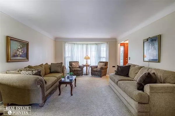 Grosse Pointe Woods, MI 48236,901 MOORLAND