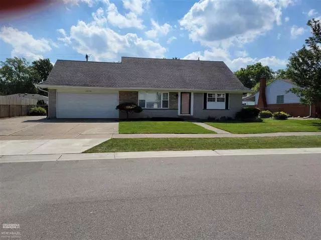 23706 Thornton St, Clinton Township, MI 48035