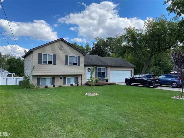 2320 Hedge, Waterford, MI 48327