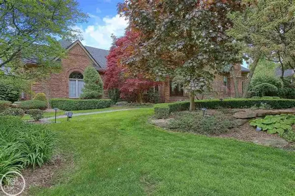 19898 Westchester Drive #2 Unit #2,  Clinton Twp,  MI 48038