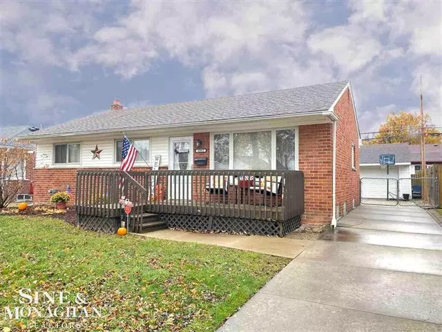 22912 Port, St. Clair Shores, MI 48082