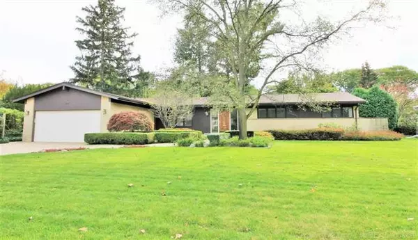 53 Blairmoor Ct., Village Of Grosse Pointe Shores, MI 48236