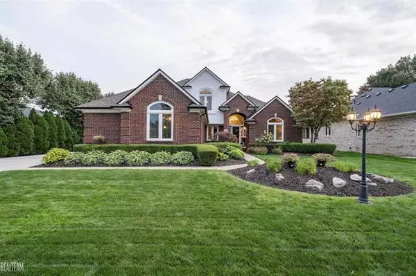 14240 Silent Woods, Shelby Twp, MI 48315