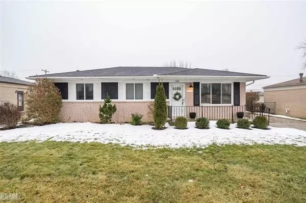 18422 Matthew,  Clinton Twp,  MI 48035