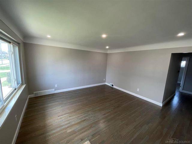 St. Clair Shores, MI 48082,22601 Lake Dr