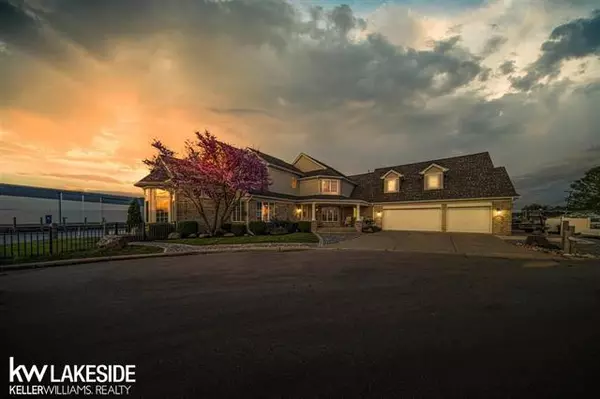 10700 Saint John Dr,  Clay Twp,  MI 48001