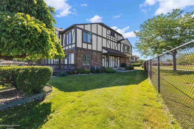 104 Lac Sainte Claire,  St. Clair Shores,  MI 48082