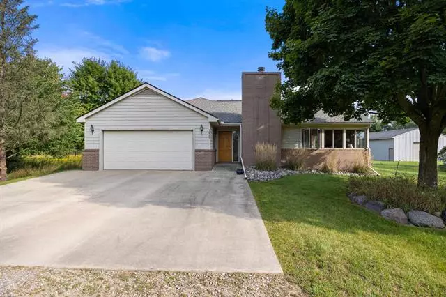 3685 Arkham Ln, Milford, MI 48380