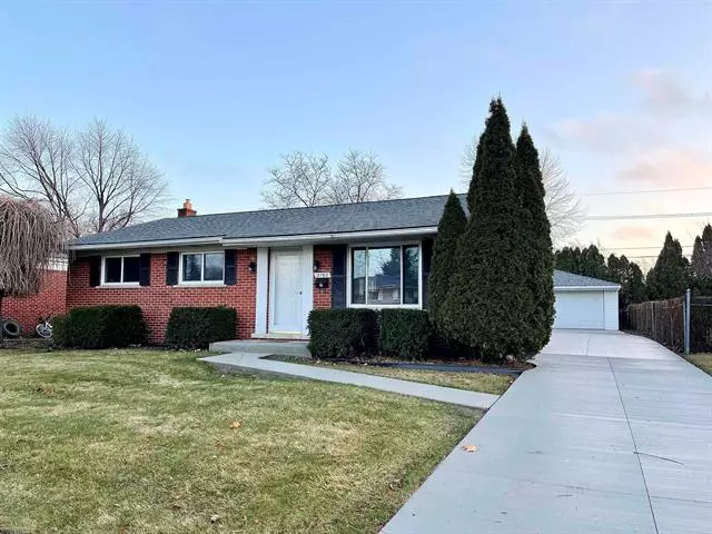 2762 Chesterfield, Troy, MI 48083