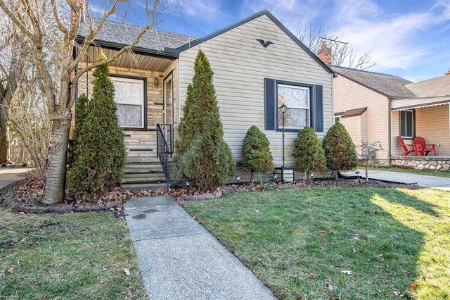 2171 8 Mile Rd.,  Grosse Pointe Woods,  MI 48236