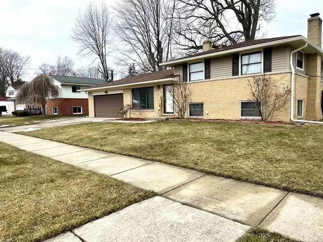 23447 Aviva, Clinton Township, MI 48035