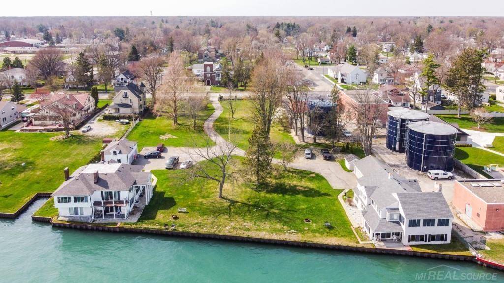 1516 ST CLAIR RIVER Drive, Algonac, MI 48001