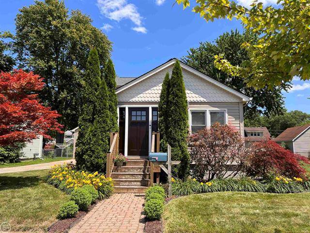 32 Eldredge,  Mt. Clemens,  MI 48043