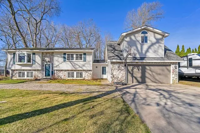 399 Schorn, Lake Orion, MI 48362