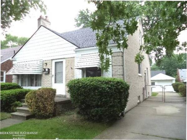 21167 Lancaster,  Harper Woods,  MI 48225