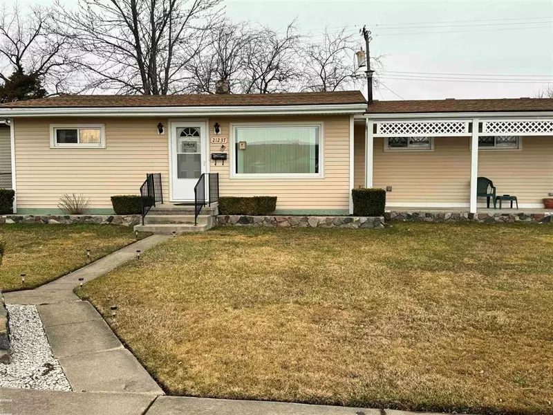 21237 Woodward, Clinton Township, MI 48305