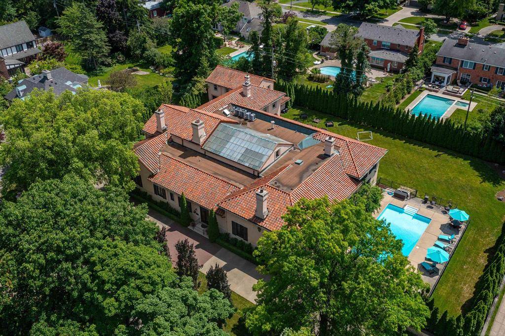 Grosse Pointe Farms, MI 48236,189 Cloverly Road