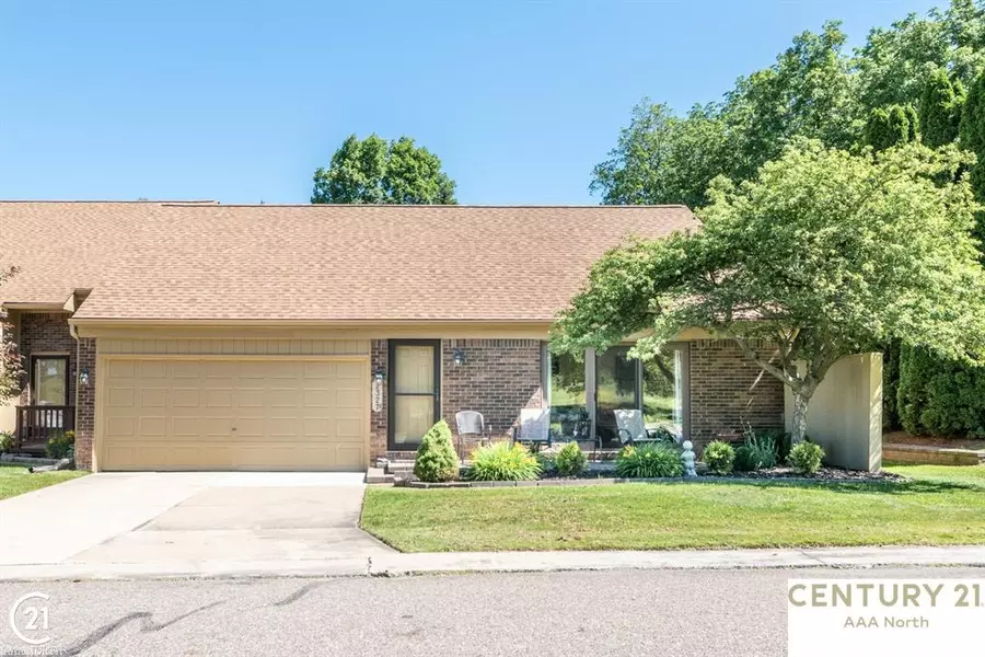 2327 Rochelle Park Drive, Rochester Hills, MI 48309