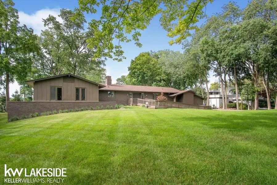 4550 Dow Ridge Road, West Bloomfield, MI 48324