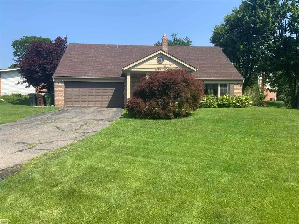 Shelby Twp, MI 48317,8693 Hedgeway Drive