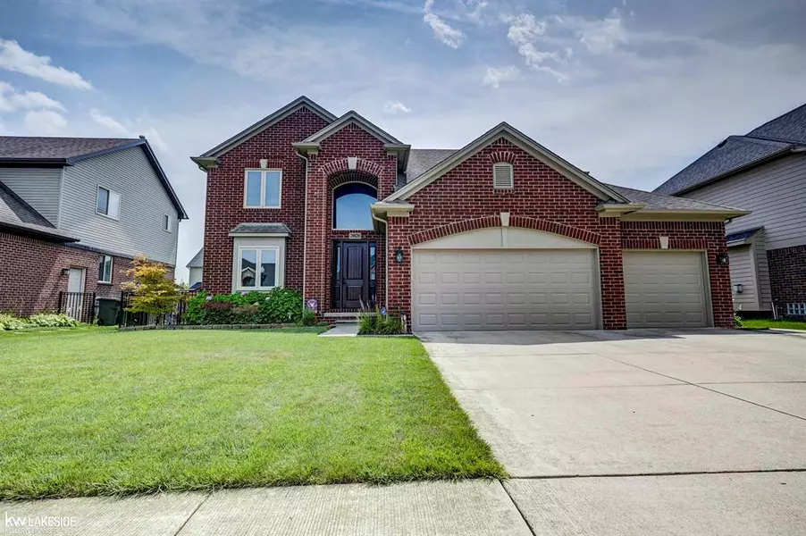 20820 Stalybridge Drive, Macomb, MI 48044