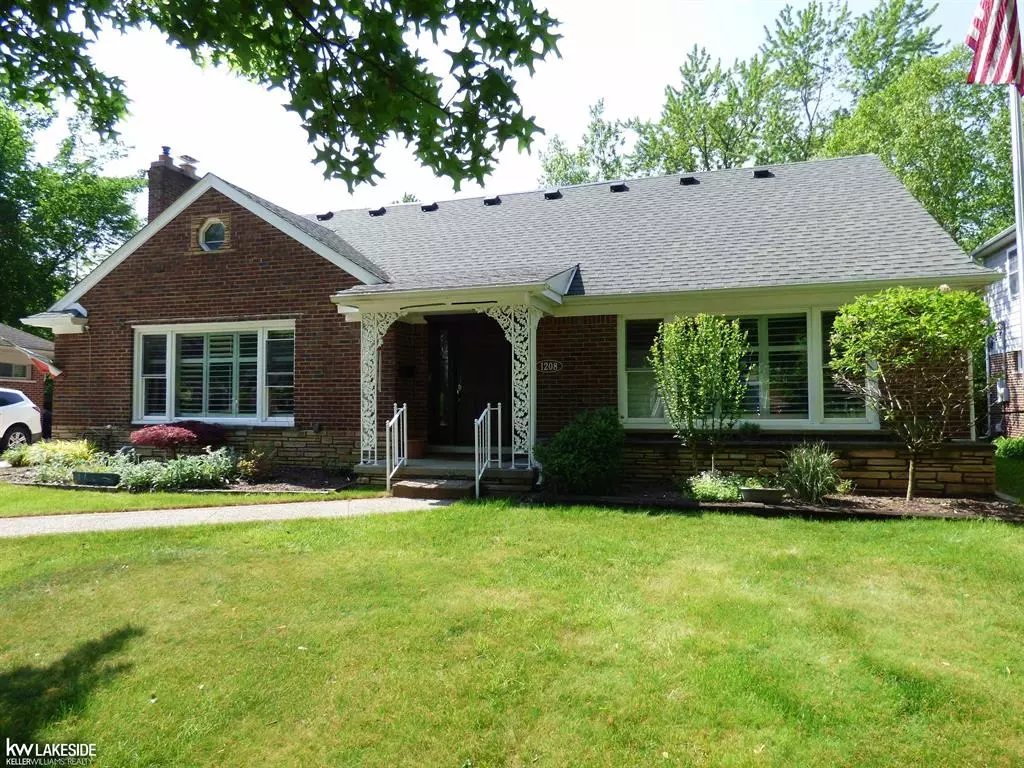 Grosse Pointe Woods, MI 48236,1208 Elford Court