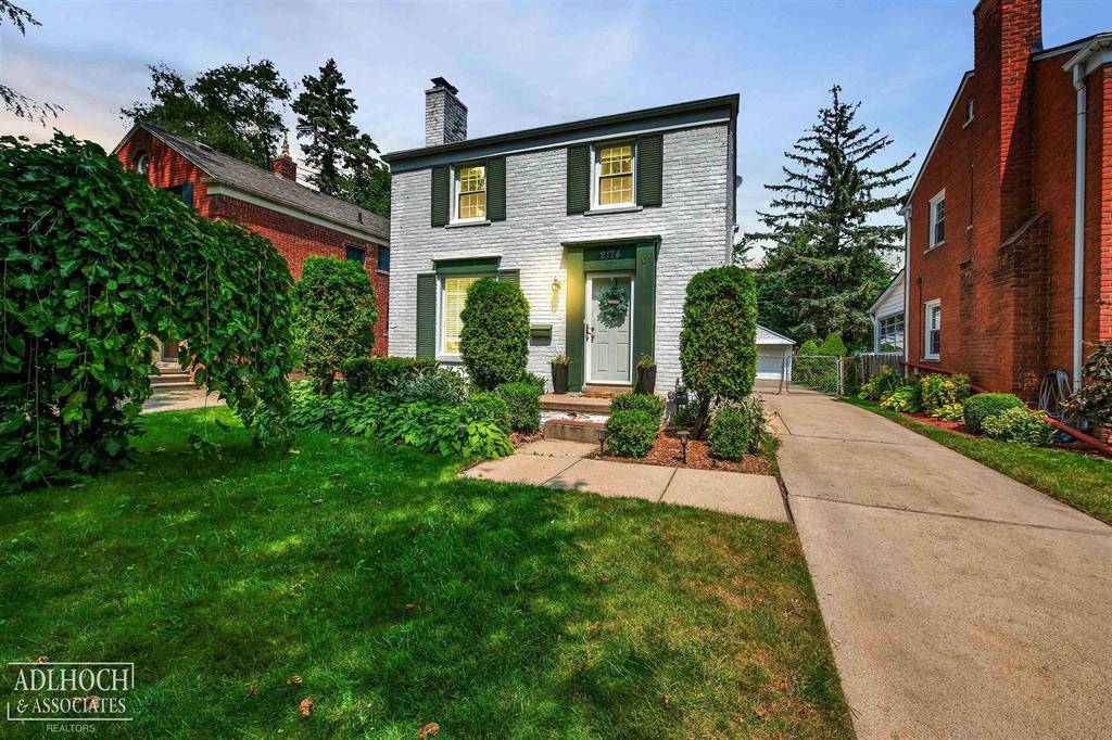 2174 Van Antwerp Street, Grosse Pointe Woods, MI 48236