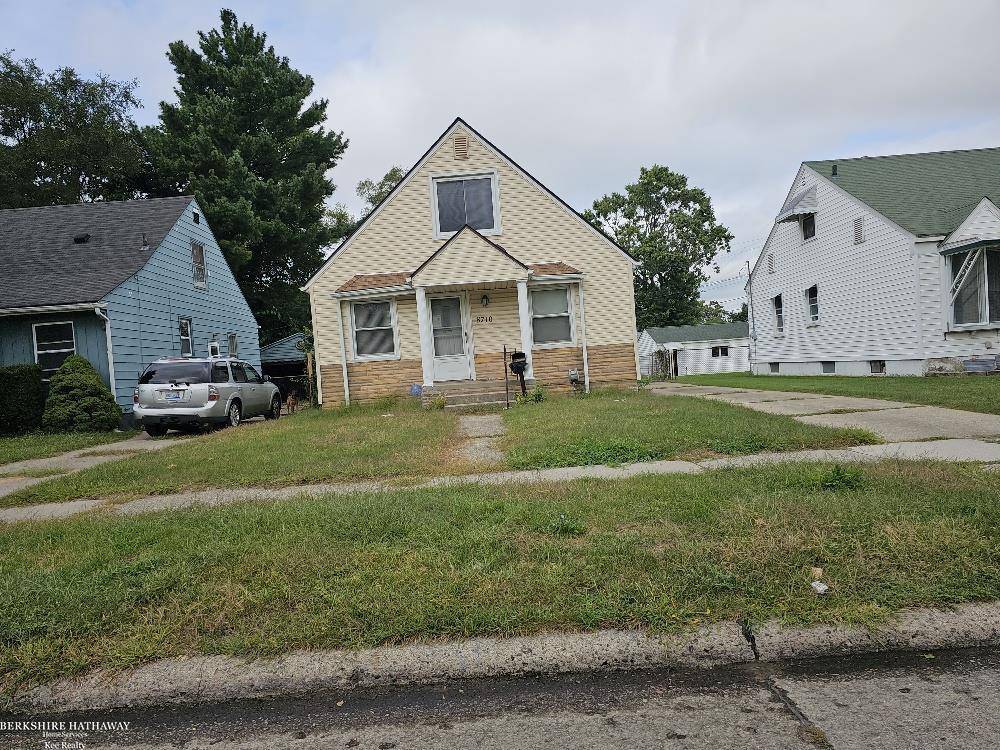 8710 Albany Street, Oak Park, MI 48237