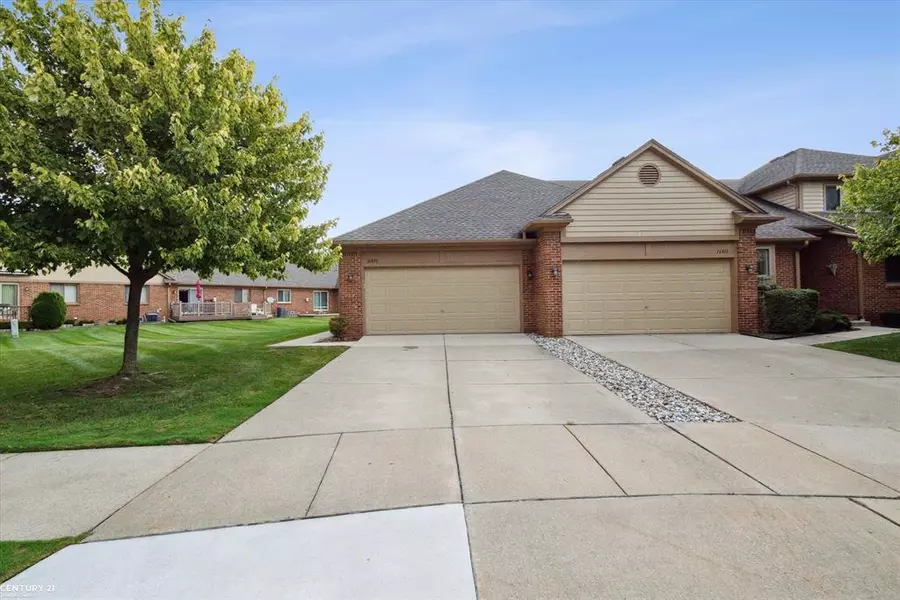 16895 Country Ridge Court, Macomb, MI 48044