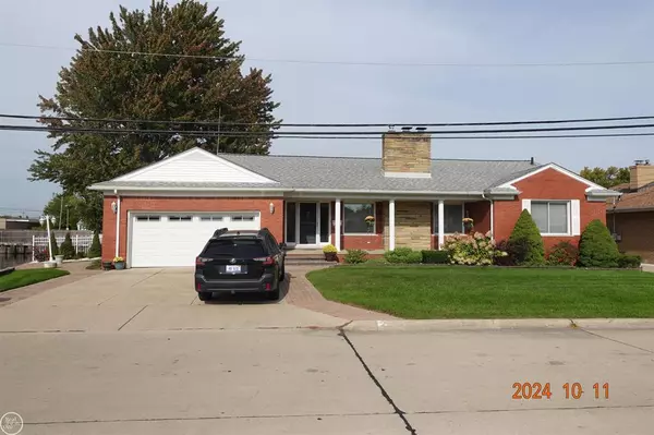 22431 LANGE Street, St. Clair Shores, MI 48080