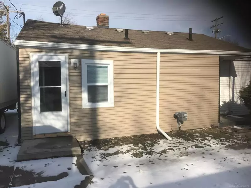 21853 Cushing Avenue, Eastpointe, MI 48021