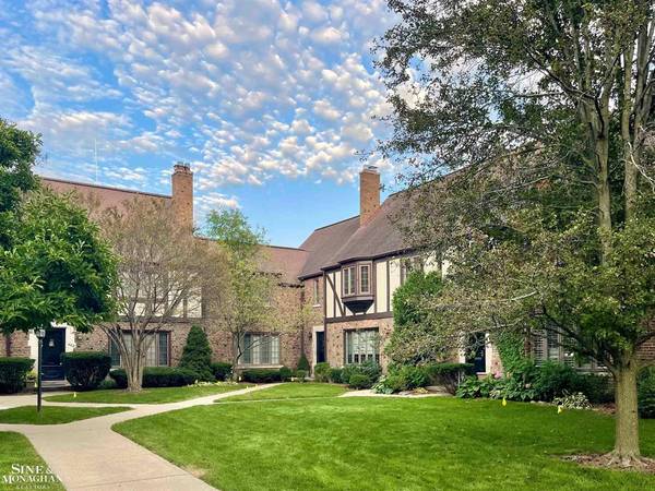 480 Saint Clair Street, Grosse Pointe, MI 48230