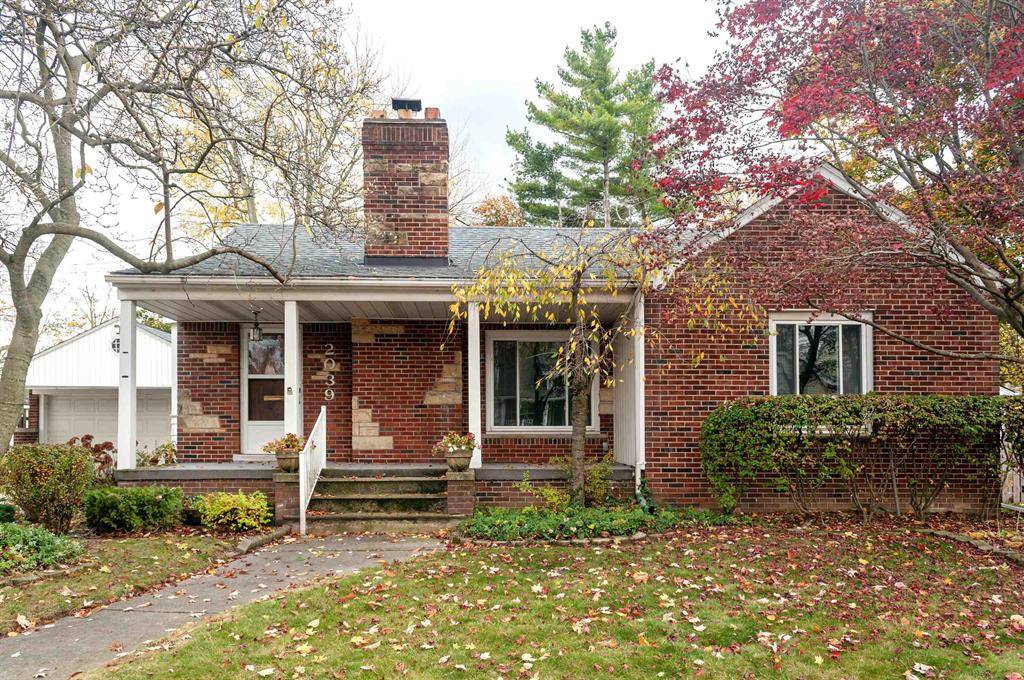 2039 Hampton Road, Grosse Pointe Woods, MI 48236